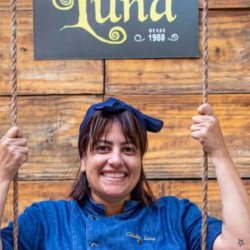 A chef do Seu Luna, Claudinha Luna.