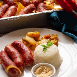 Linguiça assada com batatas