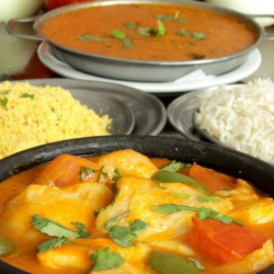 Moqueca baiana de peixe com camarão