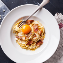 Massa à carbonara