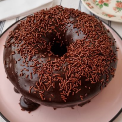 Bolo de chocolate fácil e molhadinho