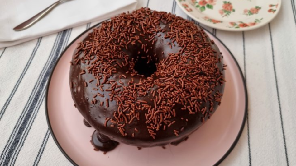 Bolo de chocolate fácil e molhadinho