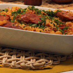 Arroz com carne-seca e calabresa na panela de pressão