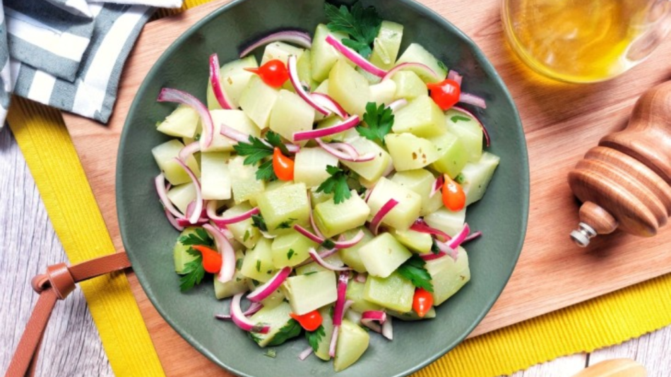 Salada de chuchu fácil