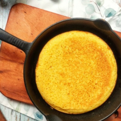 Pão de fubá de frigideira fácil