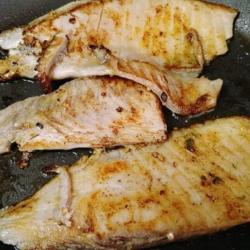 Filé de peixe grelhado simples