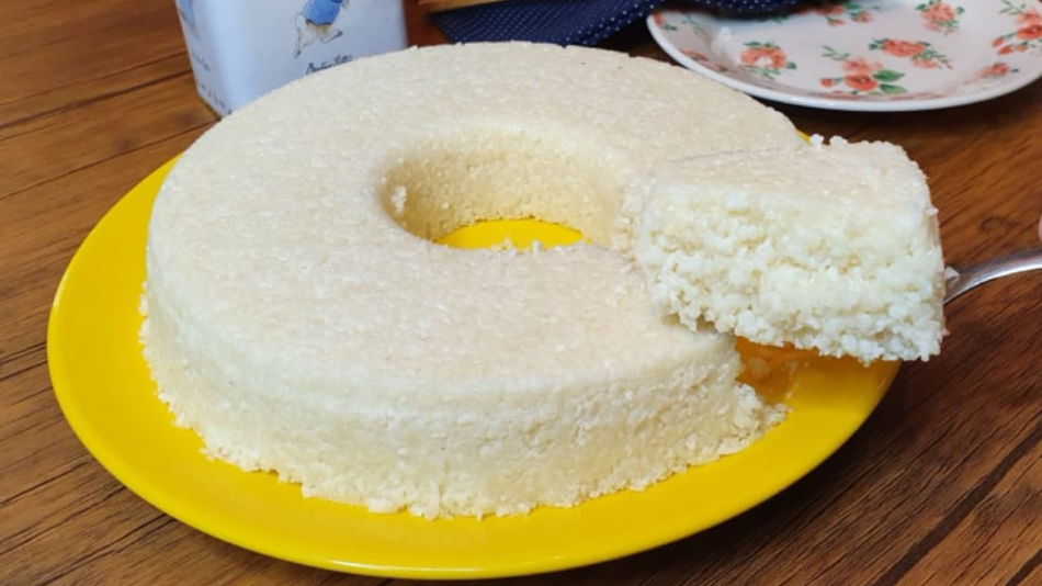 Bolo de tapioca com coco